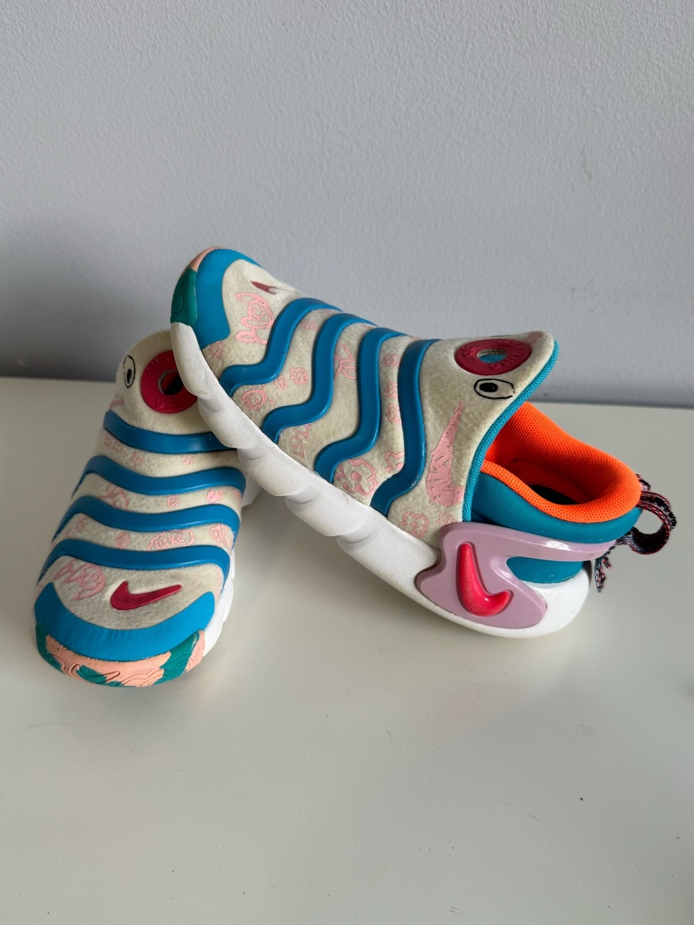 Nike Dynamo Go SE Doodles Kids Shoes 13C DZ2863-100 Slip On